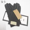 Gants design classique Automne Couleur unie Couple de lettres européennes et américaines Mitaines Hiver Mode Gant à cinq doigts Noir Gris 803