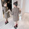 Coat Fashion Autumn Winter Girls Hairy Long Kids Outerwear Grid Padrão de jaqueta quente 4 12t Botão de luxo Design de peito único 221122