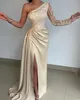 2023 Champagne Prom Dresses One Shoulder Long Sleeves High Split Beaded Lace Applique Satin Custom Made Evening Gown Formal Ocn Wear Vestidos Plus Size 401 401