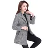 Kvinnors ullblandningar M-6xl Women Coat Autumn Winter Fashion Mother Overcoat Turtleneck Plaid Slim Long Tweed en Outerwear Female 221123