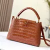 Crocodile grain handbag Women's designer Tote bag large capacity Sheepskin lining wallet Metal accessories V word shoulder crossbody bag Vintage shopping purse