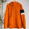22FW Stone Mens Jacket Style mody wiele kieszeni Odznaka Haftowa wyspa Long Sleeve Lat Brand Outdoor Clothing Kurtki z kapturem