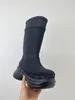 Nouvelles bottes de mode style europ classique Designer de luxe en caoutchouc Chaussures pour femmes Automne en cuir gaufré à talons hauts Bottes Boucle décoration