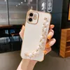 Mode 6d vergulde zachte TPU -hoes voor iPhone 14 Pro Max 13 12 11 x XR XS 8 7 14 Plus luxe meisjes dame bling chroom metallic met pols chian strap parelarmband telefoonomslag