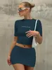 Dwuczęściowa sukienka Hugcitar druk solidny turtleck krótkie rękawy Uprawa top spódnice 2 szt. Zestaw Sexy Slim Summer Fashion Sports