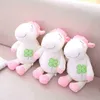 1 Pc Beau Mouton Super Doux Avec Trèfle Quatre Jouets En Peluche Bel Agneau Avec Broderie Tenant Fortune Bonheur Cadeau D'anniversaire De Noël J220729