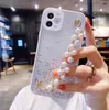 손목과 함께 Chian Strap Pearl Bracelet Phone Case for iPhone 15 14 Pro 13 Pro Max 12 11 X XR 8 7 6 부드러운 TPU 블링 반짝이 다이아몬드 스팽글 포일 투명 반짝 반짝 반짝 반짝 반짝입니다.