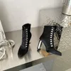 Luxus Pferdehaar Frauenstiefel Kurzer Knöchelquadrat Metall Heels Stiefel für Frauen T-Show Reißverschluss Schnürschnalchen Stiefel