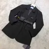 Kadınlar Suits Blazers Designer Suit Ceket Ceket Sonbahar Kış Ceketleri Moda Eşleştirme Ters Üçgen Mektup Üst Orta ve Uzun Takımlar Yüksek Kaliteli M2B7