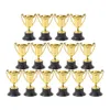 Oggetti decorativi Figurine 30pcs Golden Mini Award Trophy Premi premio in plastica Regali per bambini Giocattoli Decor Trofei Piccoli con base 221124