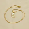 A-Z-Buchstaben-Halskette aus Edelstahl, 18 Karat vergoldet, quadratische Muschel-Alphabet-Halsketten-Anhänger mit Schlangenkette
