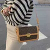 Populär ny liten fyrkantig väska USA Högklassig känsla kvinnors textur USA mångsidig messenger axelväska