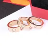 Designer Titanium Steel Silver Love Ring Fashion Men and Women Rose Gold Jewelry for Lovers Par Rings Gift Size 5-11 Bredd 4-6M299K