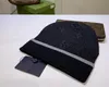 Modedesigner män beanie hatt vinter hatt fast färg bokstav utomhus kvinna mössa motorhuven man huvud varm kashmir stickad skalle cap trucker monterade hattar hink 889