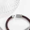 Nouveau 2022 Style américain Bracelets de charme marque hommes femmes presbytes en cuir boucle magnétique main corde Plaid L Design gravé V Lett3187215