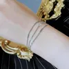 Set di orecchini per collana Foydjew Bracciale per collane multistrato color argento con senso del metallo semplice e squisito progettato per le donne 2022 Trend