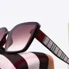 Occhiali da sole alla moda Occhiali da spiaggia di design di lusso Occhiali da sole da guida rossi da donna da uomo 4 colori opzionali Buona qualità
