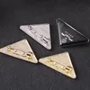 Kwaliteit omgekeerde driehoek broche Koreaanse stijl nieuwe ontwerper metalen trendy sieraden Europese en Amerikaanse pak shirt pin -accessoires