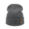 Bérets 2022 Unisexe Femmes Hip-Hop Tricoté Doux Chaud Chapeau Ski Capuche Mode Hiver Plaine Sans Bordure Fluorescent Couleur Fil Skullie Beanie