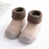 Primi camminatori addensati calzini per bambini scarpe invernali super caldi stivali da bambino per bambini ragazzi ragazze sneakers nate scarpe da pavimento per interni 221124