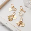 Keychains Women Girls Heart Shell Keychain Letter Label Imitation Pearls Key Chains Handbag Hanging Pendant Airpods Case Keyrings