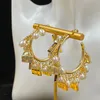Diseñador Stud Pendiente Mujer Pendientes de perlas de oro premium Marca de lujo Diseño de letra F Joyería de moda clásica para mujer Regalo de fiesta de cumpleaños de boda