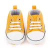 Pierwsze Walkers Baby Canvas Classic Sports Sneakers Born Boys Drukuj gwiazdy buty dla niemowląt Antisllip 221124