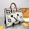 Designer Shopping Bag Womens LQ Handbag Tote Bags Onthego Fashion Winter Lamb Wool Plush Package Crossbody Shoulder Bags Letter 2211241D