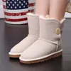 Femmes Boutons Ultra Mini Bottes De Neige Tazz Pantoufle U F22 Designer Hiver Nouveau Populaire Cheville En Peau De Mouton Fourrure En Peluche Garder Au Chaud Bottes Antelope Renne Couleur