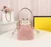 Lamb Hair Bucket Bag Designer Women Handtas Luxe grote capaciteit Schoudertas Letter Design Fashion All-match Pink Messenger Handtassen Pochette