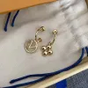 Brand Classic Designer Small Letter Stud Earring 18K Gold V Fishion Studs Earrings Women Män bröllopsfest smycken kärlek gåva med 3890673