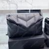 Mjuk läder handväska kvinnor axelväskor designer crossbody message väska mode handväskor stor kapacitet underarm Totes Classic