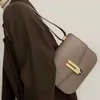 Demellier British Vancouver Tofu Bag Borsa piccola da donna a tracolla quadrata in pelle con una spalla288O