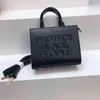 مصممة حمل حقيبة Crossbody حقيبة تسوق جلدية حرف حقيبة يد تحمي السود الناس حقيبة الكتف