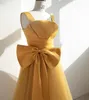 Brautjungfernkleider im goldenen Schultergurt-Stil, langes Trauzeuginkleid aus Satin und Tüll mit abnehmbarer Schleife