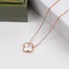 2023 Kadın Lüks R Designenecklace Moda Çiçekleri Fourleaf Clover Cleef Kolye 14K Altın S Mewelry7411415