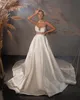 Arabisches Dubai-Kristall-Meerjungfrau-Perlen-Hochzeitskleid mit Herzausschnitt, freiliegendes Boning-Brautkleid nach Maß mit Überrock, Vestido de Novia 2023