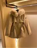 Kvinnor ner parkas designer europeiska varor p hem triangul￤r standard p￤ls krage parker down jacka kvinnor vit g￥s medium och l￥ng vinter f￶rtjockad s1tp