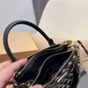 Kvinna kvällspåsar axelväska triangel designer väskor tygväska handväska kvinnor crossbody mode shopping kvinnliga trianglar tryck purses 220510