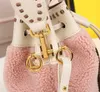 Lamb Hair Bucket Bag Designer Women Handtas Luxe grote capaciteit Schoudertas Letter Design Fashion All-match Pink Messenger Handtassen Pochette