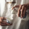 Höftkolvar kinglang japansk Hengfeng -stil handmålad keramisk liten skull flaska kanna vin vit 221124