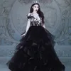 Gothic Schwarz Puffy A-Linie Brautkleider Vintage Brautkleider Spitze Applikationen Rüschen Paspelierung Langes Landgarten-Braut-Empfangskleid nach Maß Plus Size Vestido