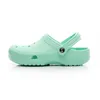 Män kvinnor CLOG Designer Sandaler Slides Classic Triple Black White Red Soft Pink Blue Green Mens Waterproof Shoes Nursing Hospital 7276874