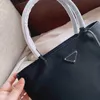 Prad Bags Luxury Tote Bag Zhouzhoubao123 e Messenger Bags o Totes Classic Crossbody Wallet er Haute Qualité Desginer s Sacs à main 4XXE