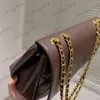 CC Bag Women Duża pojemność torby torby odznaka haftowy oryginalny skórzany metalowy metalowy metalowy łańcuch sprzętowy Crossbody Designer torebki