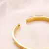 Braccialetti in stile moda in Europa America con foche d'acciaio Donne Bracciale di design di lusso gioielli 18K Gold inossidabile in acciaio inossidabile amanti regalo braccialetti AA2009