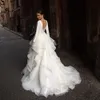 2022 Robes de bal de luxe en satin robes de mariée robe de princesse corset chérie organza volants cathédrale train robe de mariée plus taille sur mesure