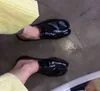 Mm6 split teen schoenen zacht patent lederen hiel loafers tabi Britse varken voeten damesschoenen muller schoenen6