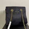 Prad Bags Luxus Designer-Taschen Zhouzhoubao123 Tote o Damen Designer-Geldbörse Mode Hobo-Tasche Hohe Kapazität Einkaufen Umhängetasche HPGQ