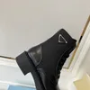 2022 Luxo escovado de couro e renylon botas mulheres moda motocicleta bota tornozelo bota de combate martin botas ladies booties de inverno sapatos planos